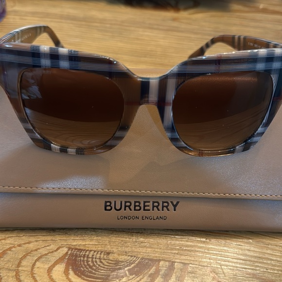 Burberry sunglasses with case. Gently used. - Picture 3 of 4